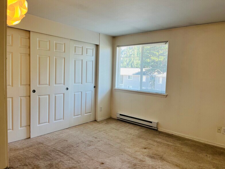 Building Photo - 1144 N 198th St