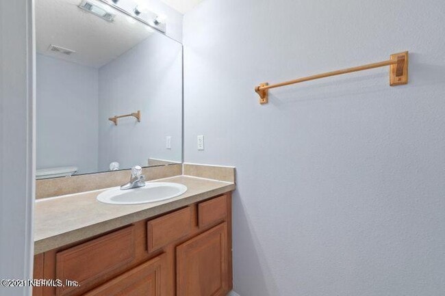 Building Photo - 631 Scrub Jay Dr