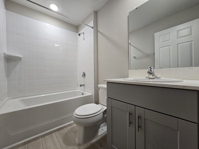 Building Photo - Gorgeous Furnished unit for Rent in Davenp...