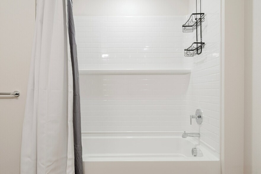 Building Photo - 2333 Calle Del Mundo