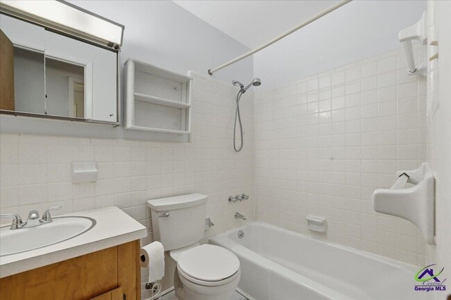 Building Photo - 202 Self St