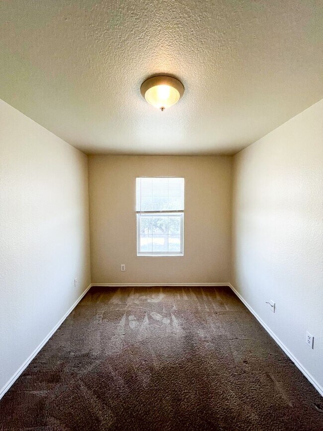 Building Photo - 4000 Doraine Ct