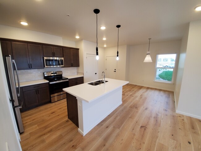 Building Photo - 2430 Tschache Ln