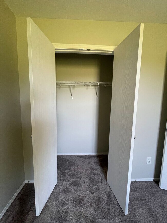 Building Photo - COMING SOON! Duplex in Ozark