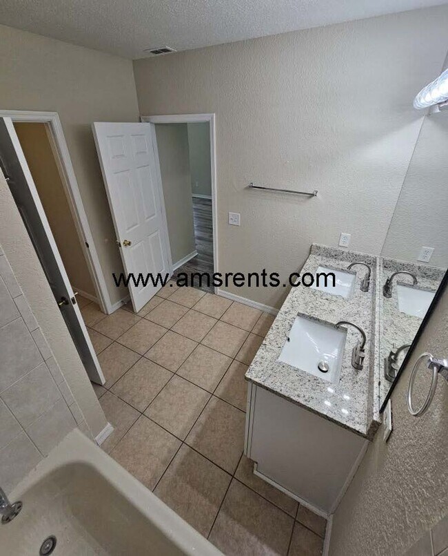 Building Photo - 505 Mallard Ct
