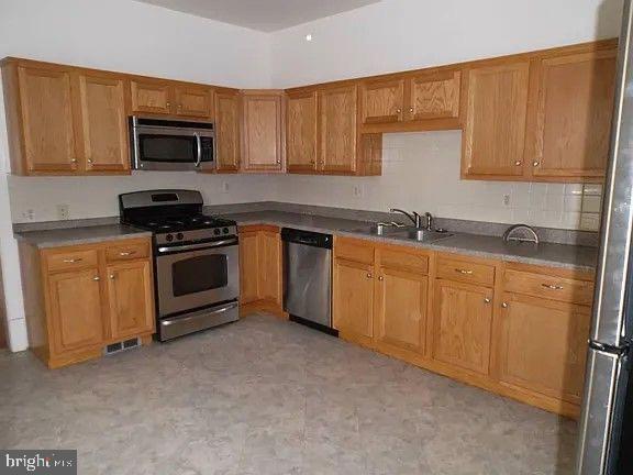 Building Photo - 1740 Arnold Ave