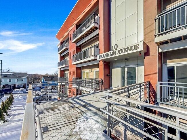 Building Photo - 10 Franklin Ave