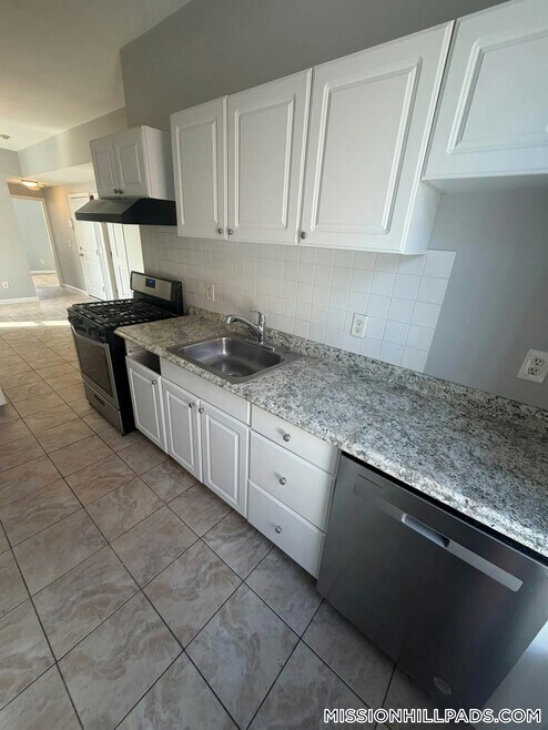 Building Photo - 1429 Tremont St