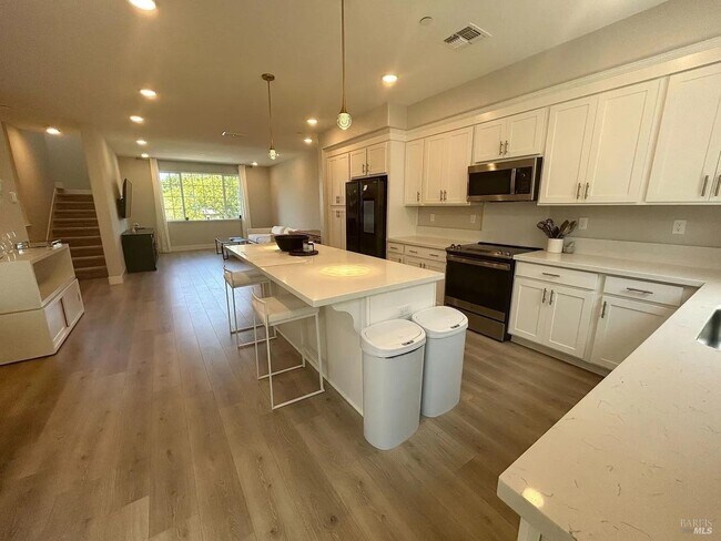 Building Photo - 312 Pear Tree Ter