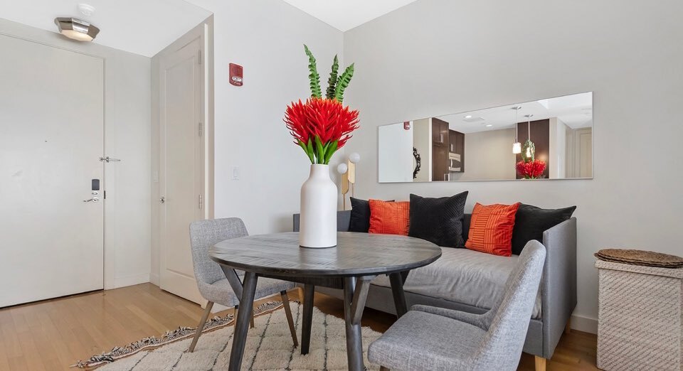 Building Photo - 400 Stuart St