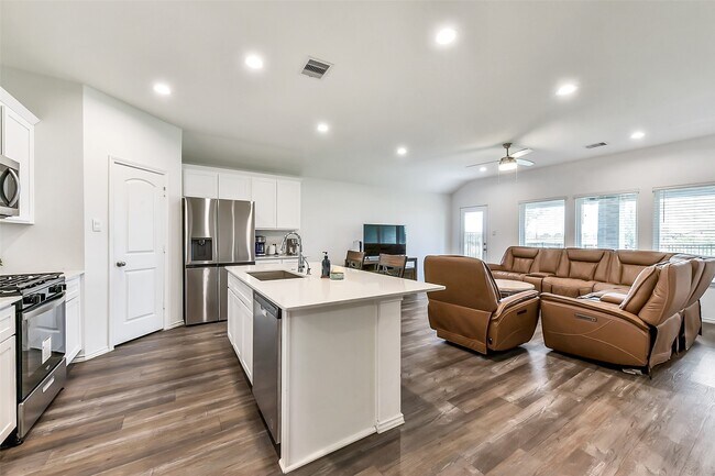 Building Photo - 3041 Emerald Ocean Dr