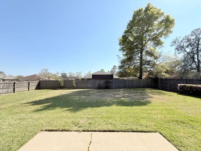 Building Photo - 5851 Chi Chi Cir