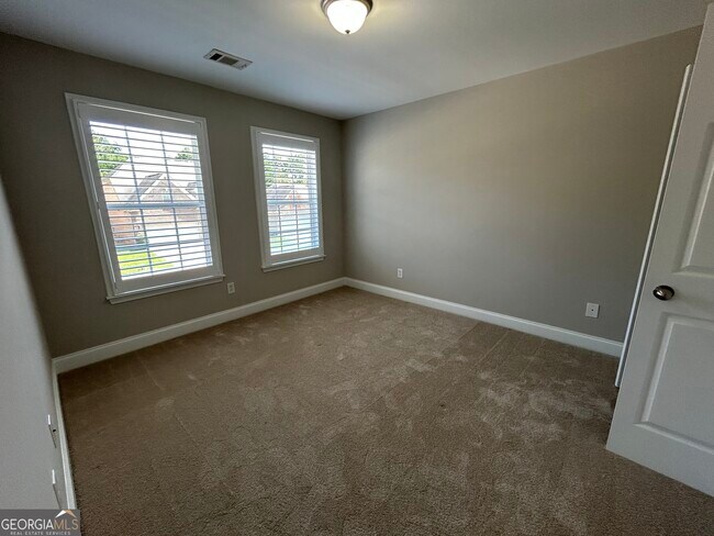 Building Photo - 765 Scenic Creek Dr SW