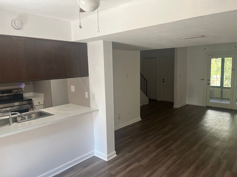 Building Photo - 314 Westwood Dr