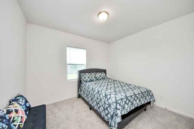 Building Photo - 4830 Highland Spgs Dr