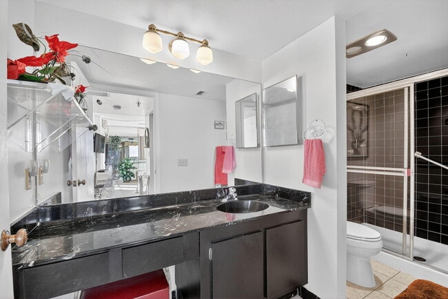 Building Photo - 8200 Lakeshore Dr