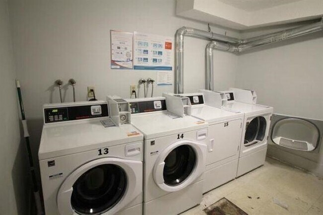 Building Photo - 55 Log St