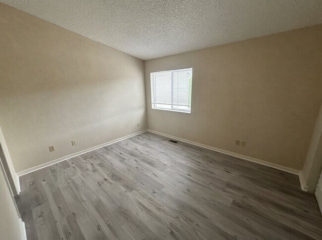 Building Photo - 626 Walden Cir