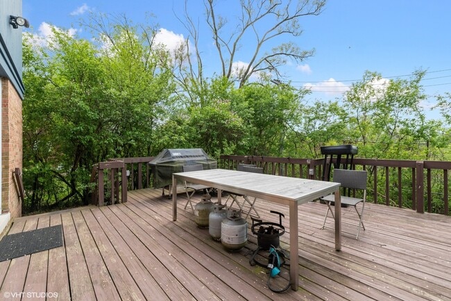 Building Photo - 384 Hastings Ave