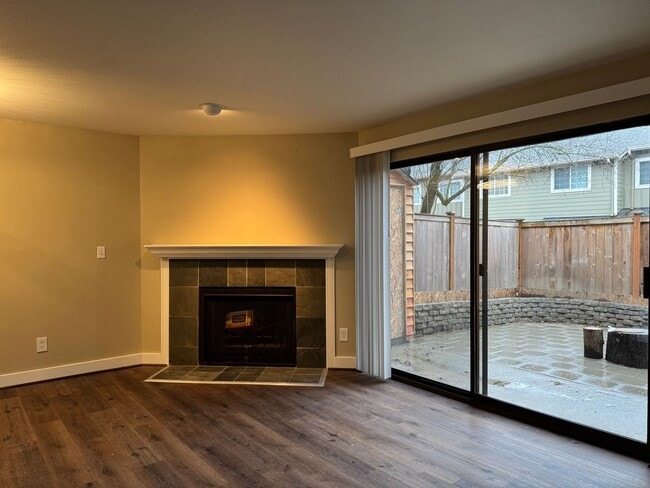 Building Photo - CLICK "REQUEST A TOUR" NOW!