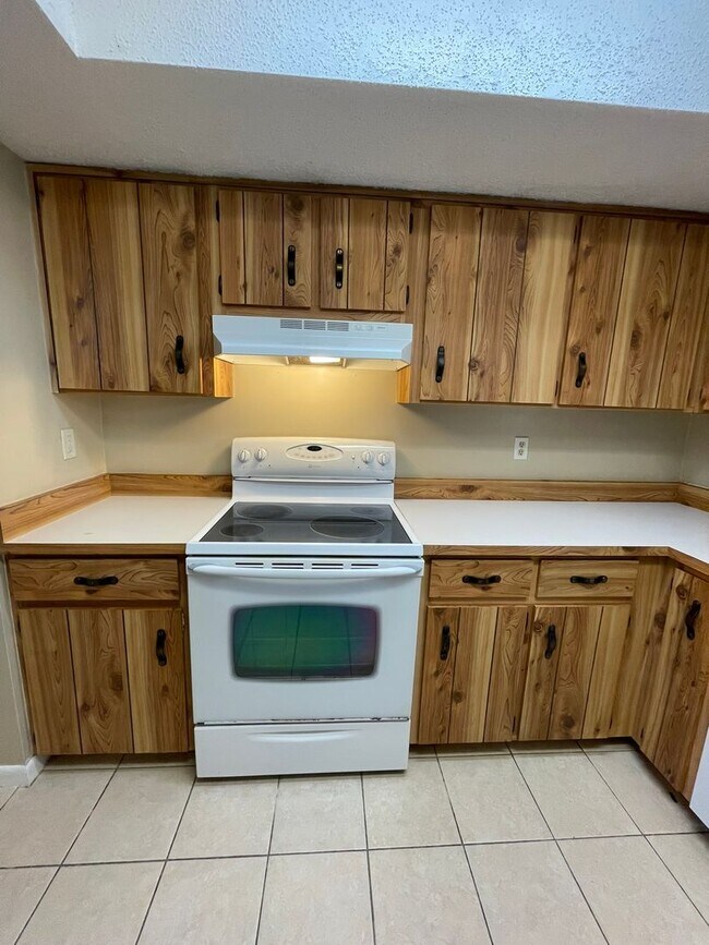 Building Photo - Townhome in Ormond Beach