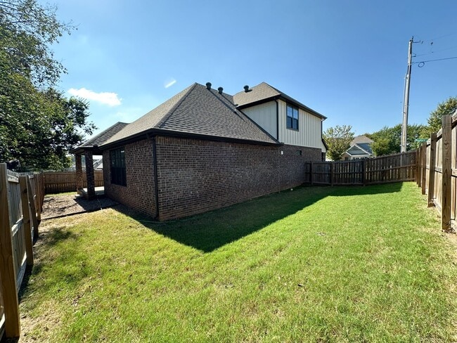 Building Photo - 2196 N Woodlark Ln