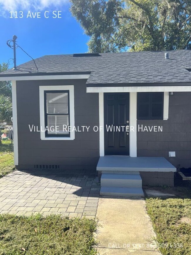 Building Photo - Ease in to this Quaint 2 Bedroom 1 Bath in...