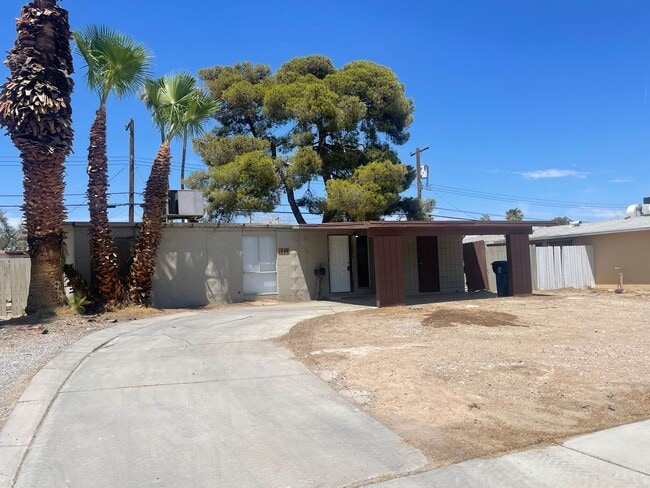 Building Photo - 3 BEDROOM 2 BATHROOM HOME!!