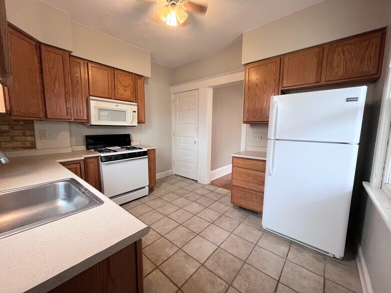 Building Photo - 709 Lafayette Ave SE