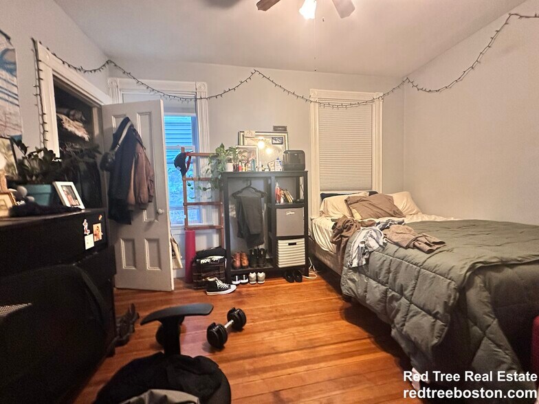 Building Photo - 52 Dustin St