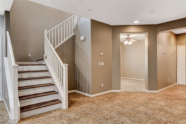 Building Photo - 9768 Plane Tree Ct