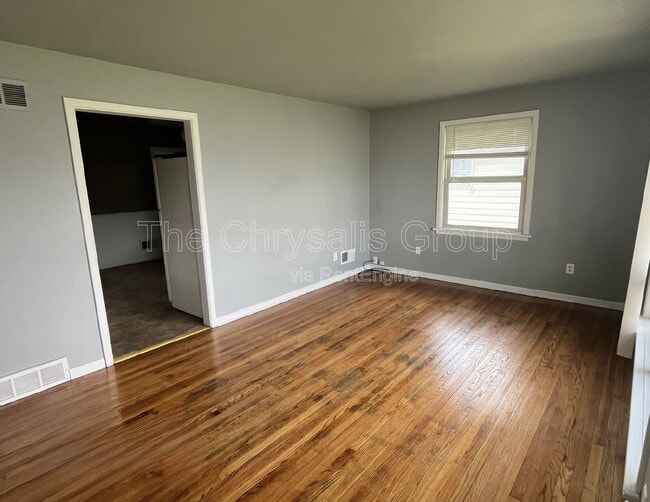 Building Photo - 309 Iowa Ave