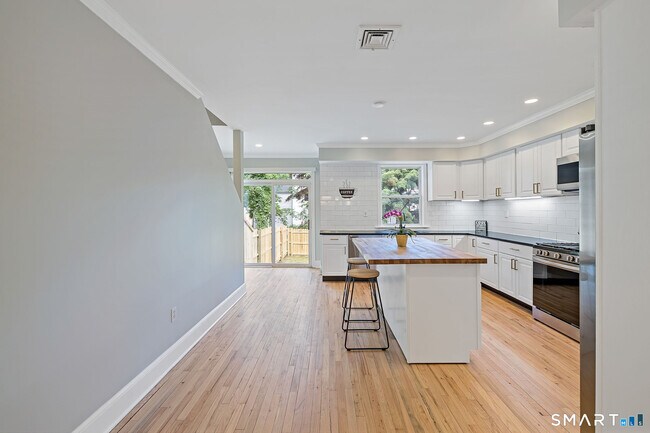 Building Photo - 7 Edgewood St