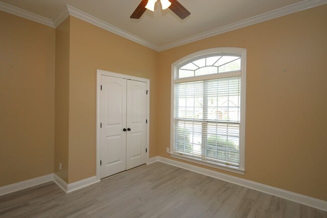 Building Photo - 4338 Kenilworth Cir