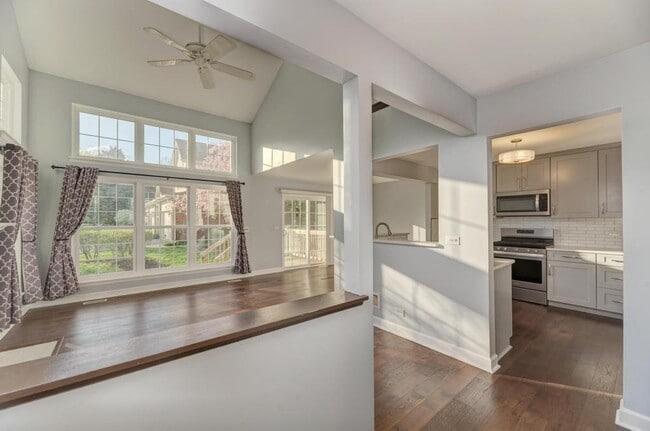 Building Photo - 2222 Seaver Ln