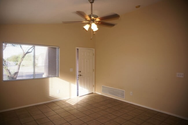 Building Photo - Popular Location, 3Bdm 2Ba Home