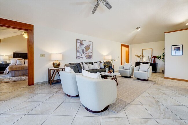 Building Photo - 2654 Whalen Rd