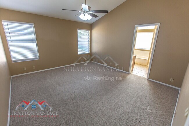 Building Photo - 3950 W Saragosa St