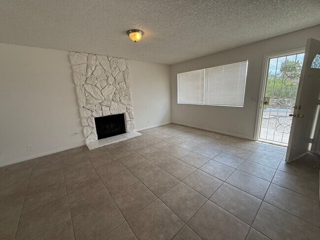 Building Photo - Victorville - 3 Bedrooms, 2 Bathrooms, New Paint, New Blinds, Tile Floors