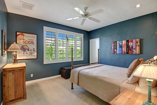 Building Photo - 383 Desert Holly Dr