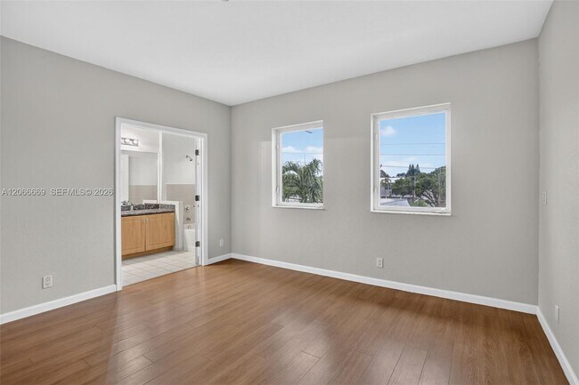 Building Photo - 5337 SW 40th Ave