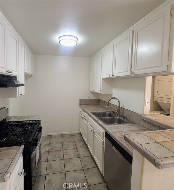 Building Photo - 5060 Kester Ave