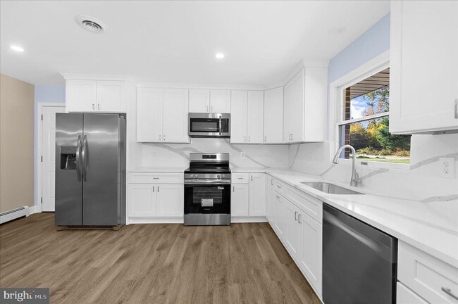 Building Photo - 7643 Paradise Beach Rd