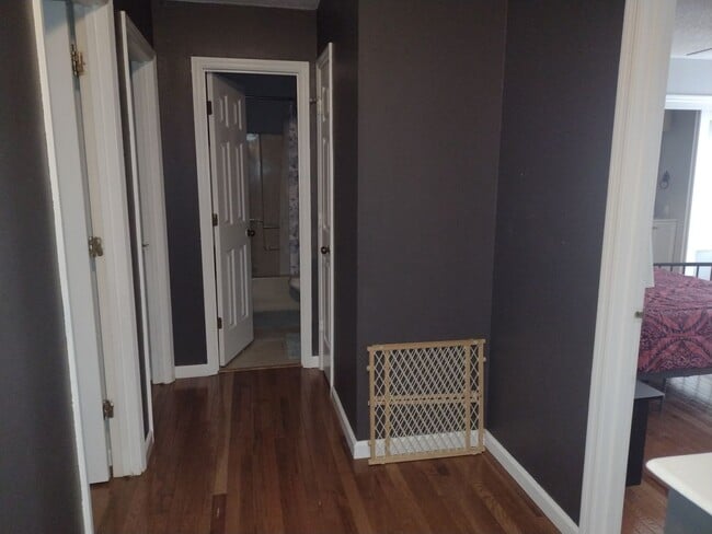 Building Photo - Beautifully renovated 4 bed 5 bath condo with a private back yard