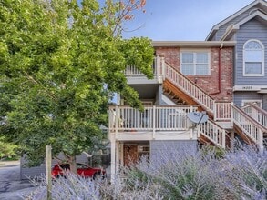 Building Photo - Stunning 2 Bedroom 2 Bathroom condo In Aurora with a garage!