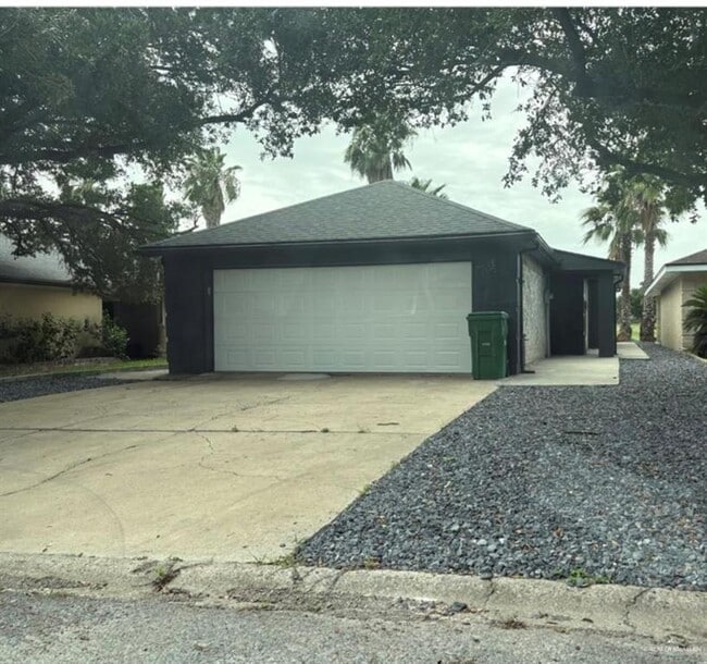 Building Photo - 12 Ashley Dr