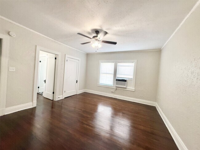 Building Photo - 3920 Fannin St