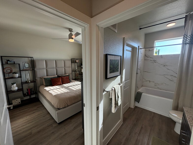 Building Photo - 425 El Rio St