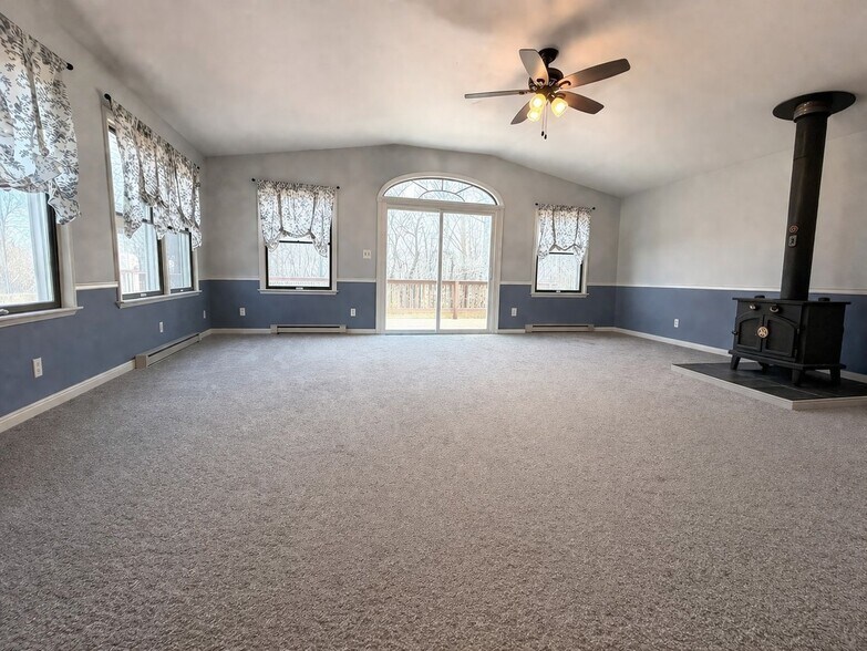 Building Photo - 2119 Oaklyn Dr