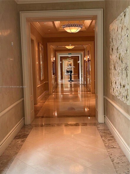 Building Photo - 16047 Collins Ave